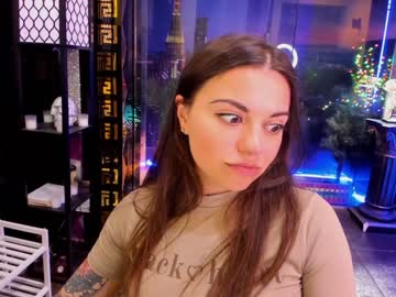 girl
        alma_pearl cam image #1126506