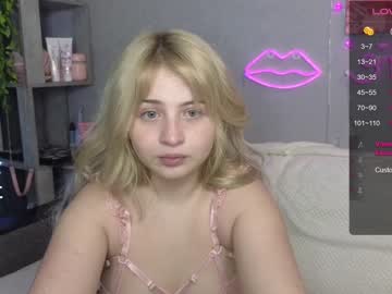 girl
        shy_blondiee cam image #1996377