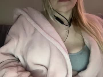 girl
        feralyn cam image #2465775
