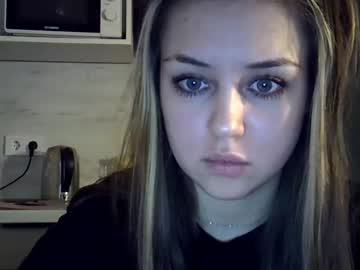 girl
        starshinex cam image #2359407