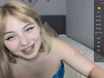 girl
        shy_blondiee cam image #1943416