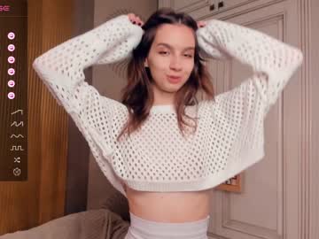 girl
        happiness_call cam image #2106485