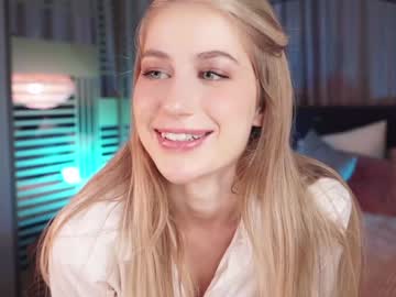 girl
        _icecrystal cam image #3123002
