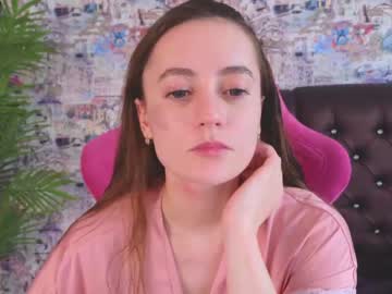 girl
        angelina_new cam image #2485357
