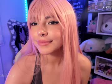 girl
        ashleycat9 cam image #1397267