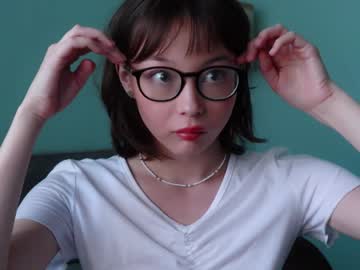 girl
        cathrynhenley cam image #3190423
