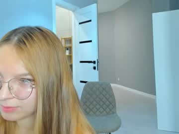 girl
        petra_gambell cam image #1856206