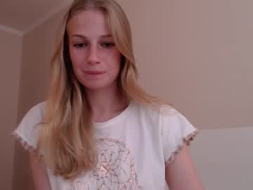 girl
        magic_couple13 cam image #1356799
