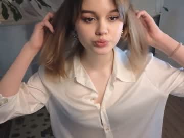 girl
        lornabyfield cam image #2347518