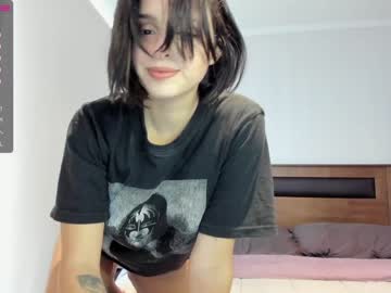 girl
        yourfreakygirl cam image #975401