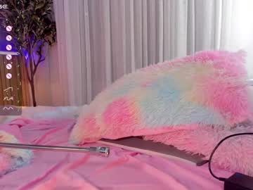 girl
        little_effy18 cam image #2474377