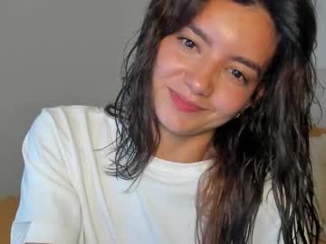 girl
        ellelure_ cam image #4284824