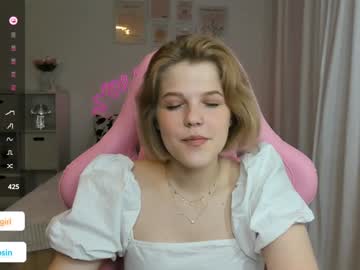 girl
        maya_blonde18 cam image #3706929