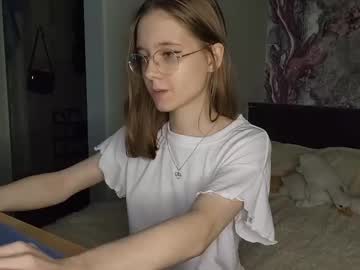 girl
        lowress cam image #4206889