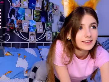 girl
        cute_fox_girl cam image #2576850