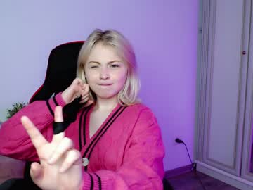 girl
        shy_blondiee cam image #641207