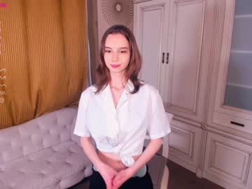 girl
        happiness_call cam image #850357