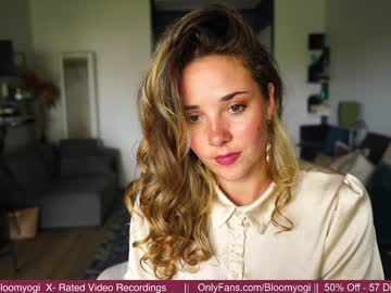girl
        bloomyogi cam image #1611964