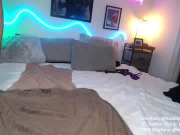girl
        itsabbyrose_ cam image #956136