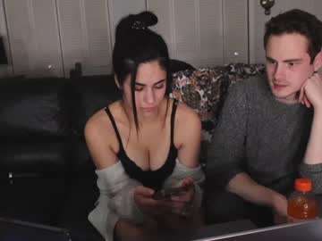 couple
        ari_lovexo cam image #2523031