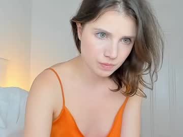 girl
        stellawells cam image #1439751