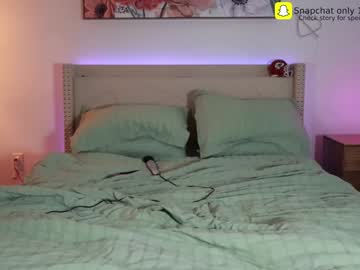 couple
        ari_lovexo cam image #2977058