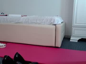 girl
        carmela_fox cam image #38451