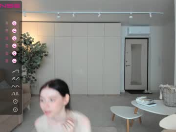 girl
        oki_dokie cam image #1240880