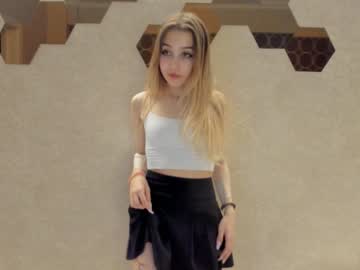 girl
        elizamaisy cam image #1775492