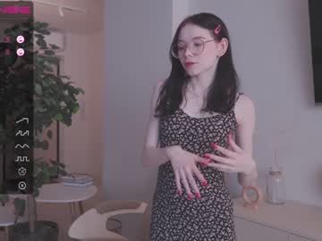 girl
        oki_dokie cam image #1313020