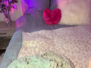 girl
        sarahjonesx cam image #4048626