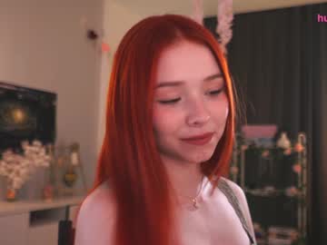 girl
        okily_dokily cam image #3341872