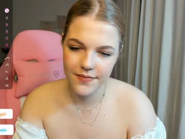 girl
        maya_blonde18 cam image #3745025