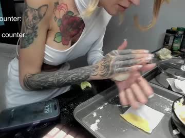 girl
        lonelly_lolly98 cam image #2825711