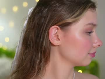 girl
        april_blush cam image #2630286
