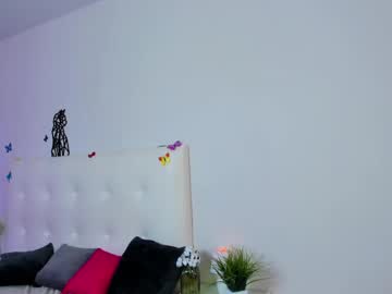 girl
        pandorapawss cam image #4377443