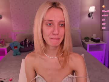 girl
        dreamy_kira cam image #3493318