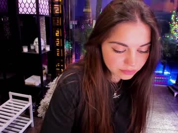 girl
        alma_pearl cam image #1279659