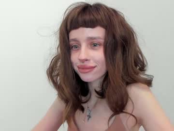 girl
        flowerofsin2001 cam image #2738786