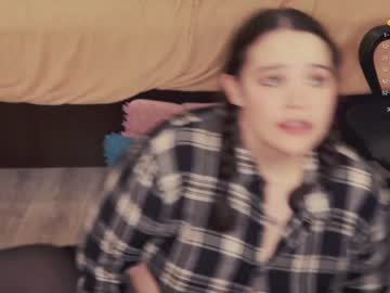 girl
        chery_lady22 cam image #2036799
