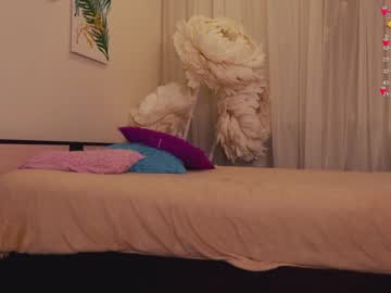 girl
        chery_lady22 cam image #1116353
