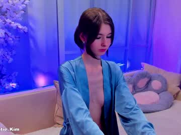 girl
        kimwaynekw cam image #1110681