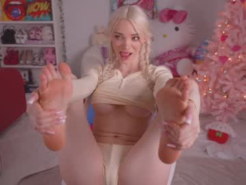girl
        bunnydollstella cam image #3796293