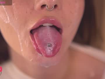 girl
        bellacle cam image #2883632