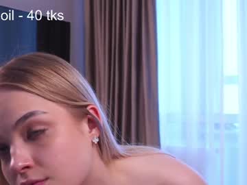 girl
        elsa_jeanie cam image #4353834
