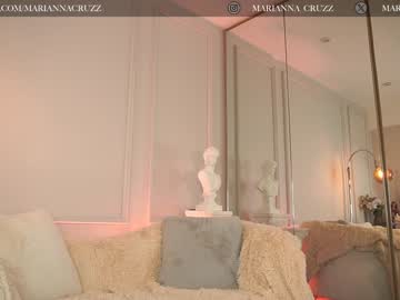 girl
        mariannacruzz cam image #1909651