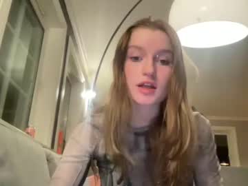 girl
        frecklytaylor cam image #59592