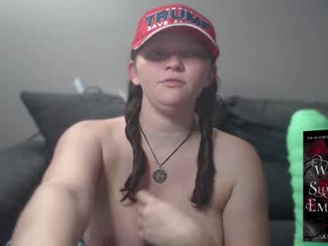 girl
        rowanswolves cam image #3180279