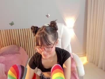 girl
        little_effy18 cam image #1038923