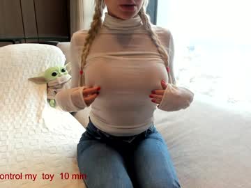 girl
        carolinaherera cam image #4248037
